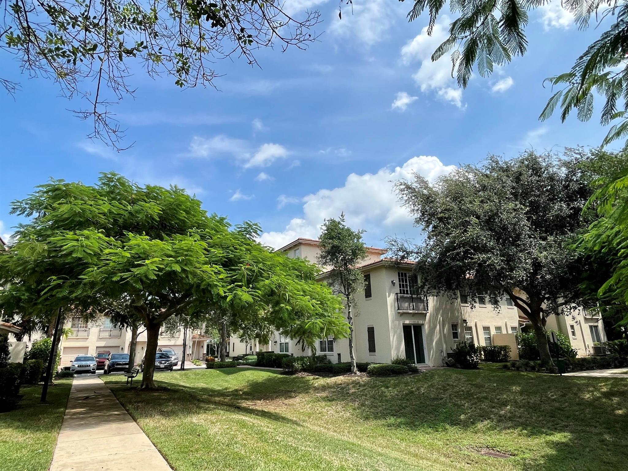 106 S Longport Circle 14a