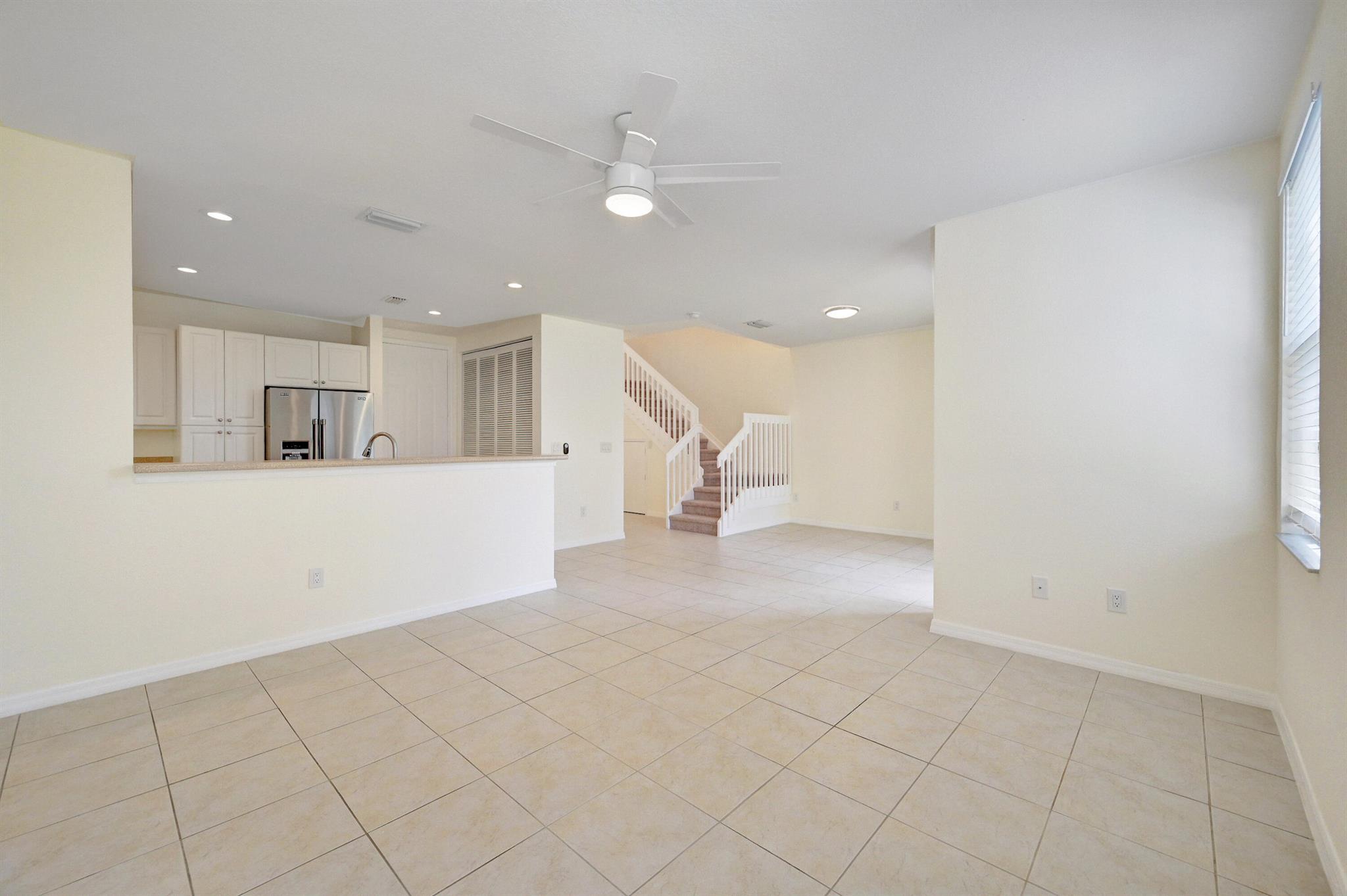 106 S Longport Circle 14a