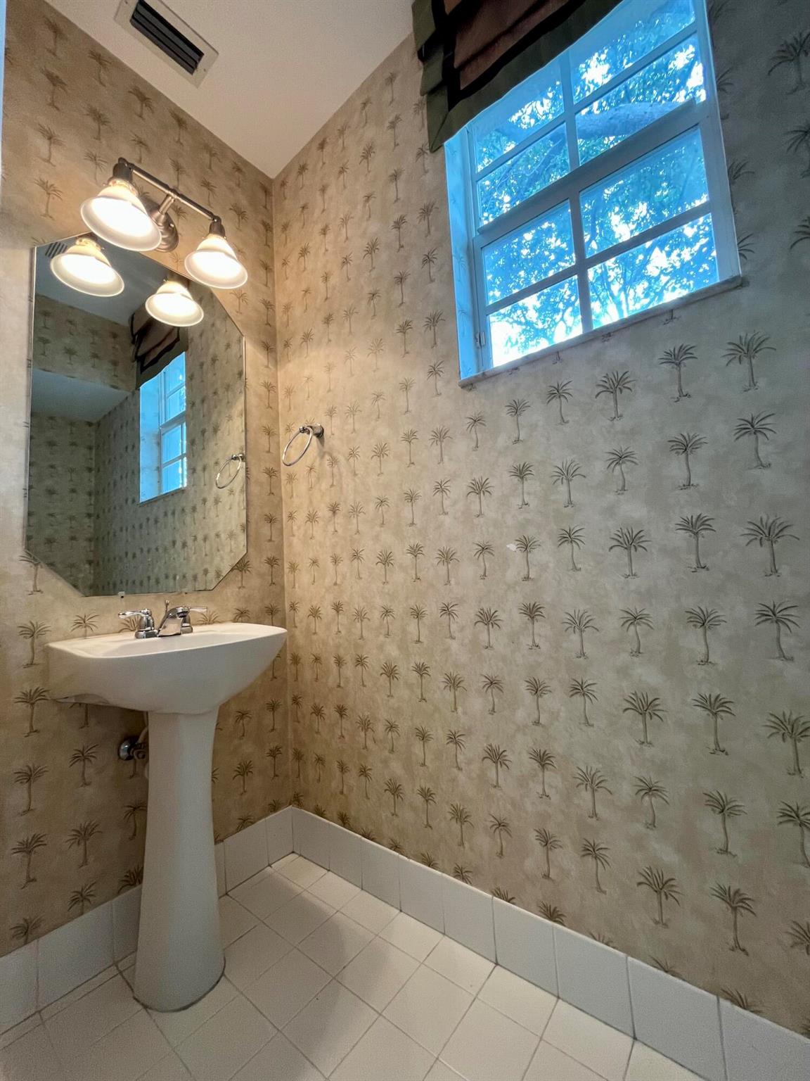 106 S Longport Circle 14a