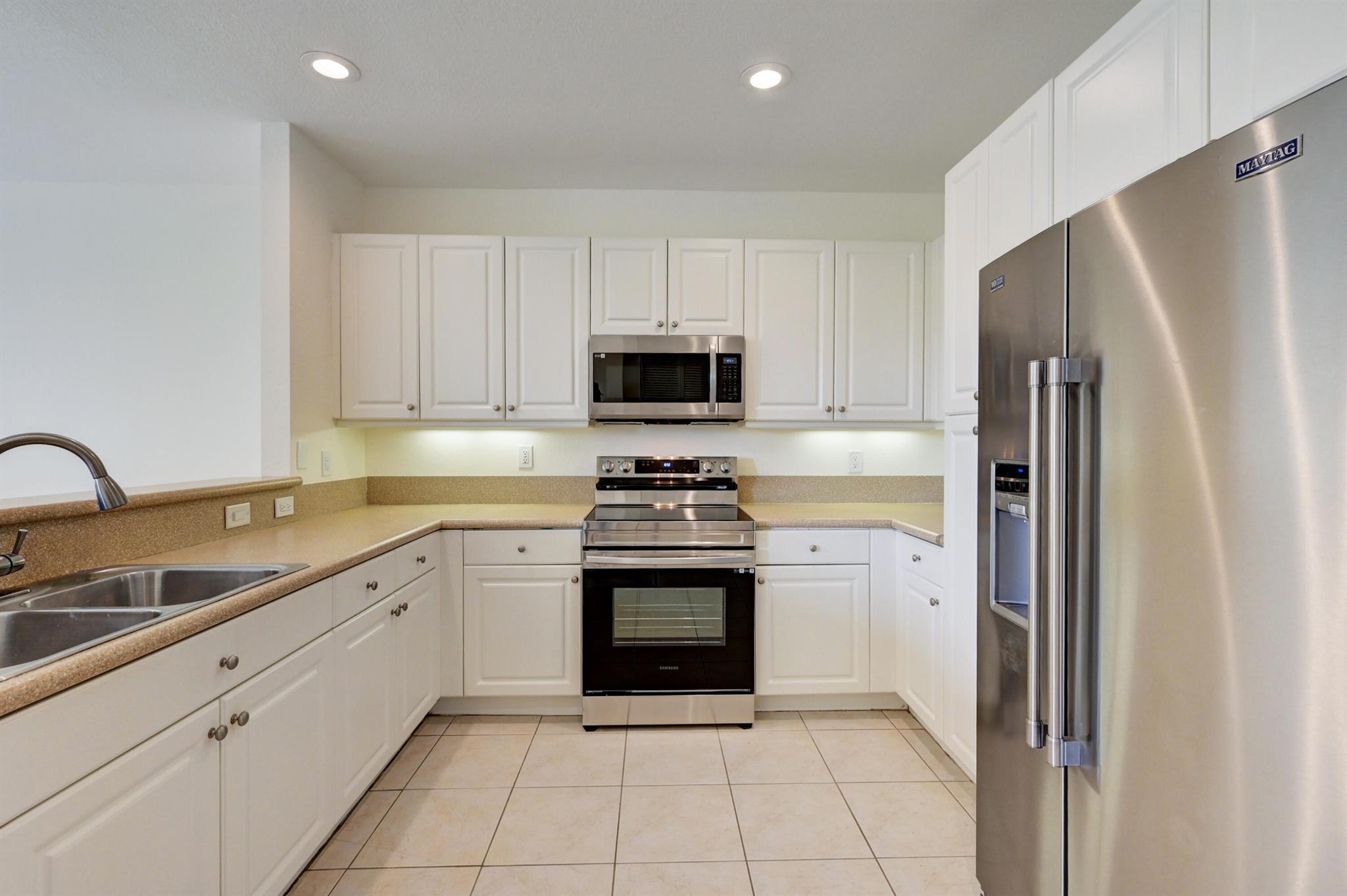 106 S Longport Circle 14a