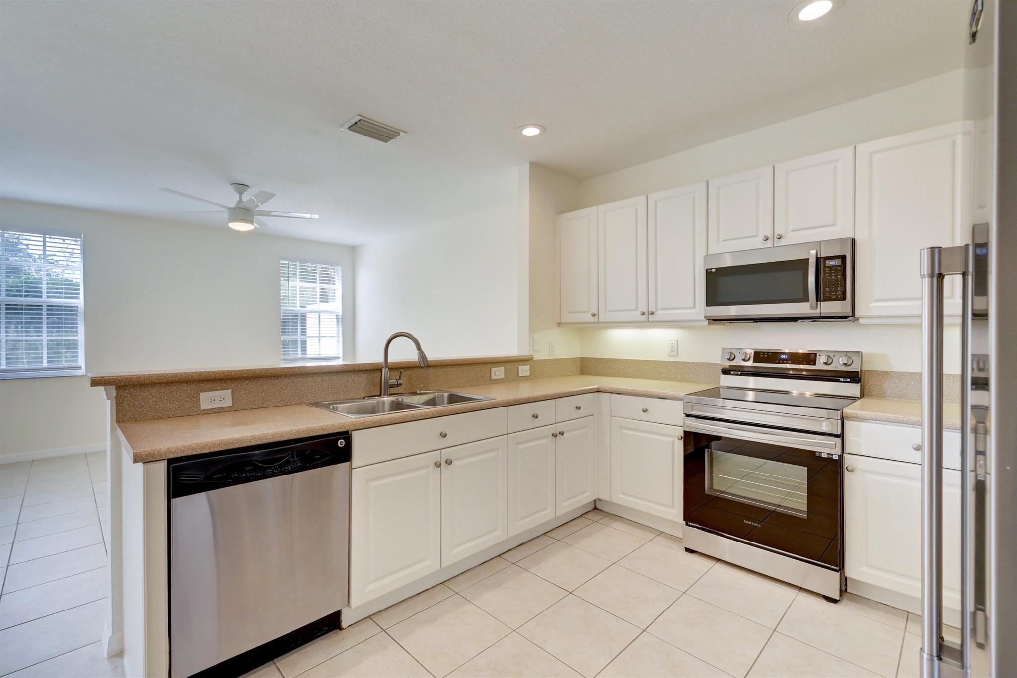 106 S Longport Circle 14a