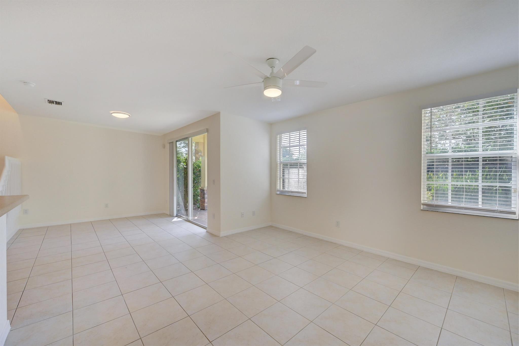 106 S Longport Circle 14a