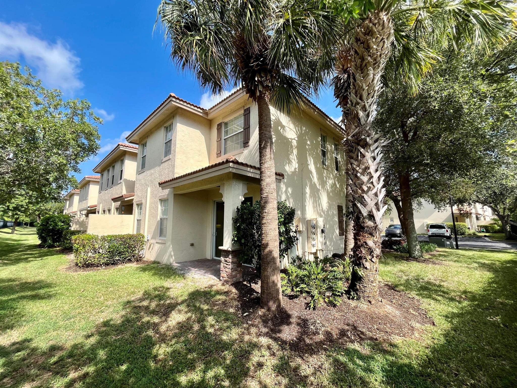106 S Longport Circle 14a