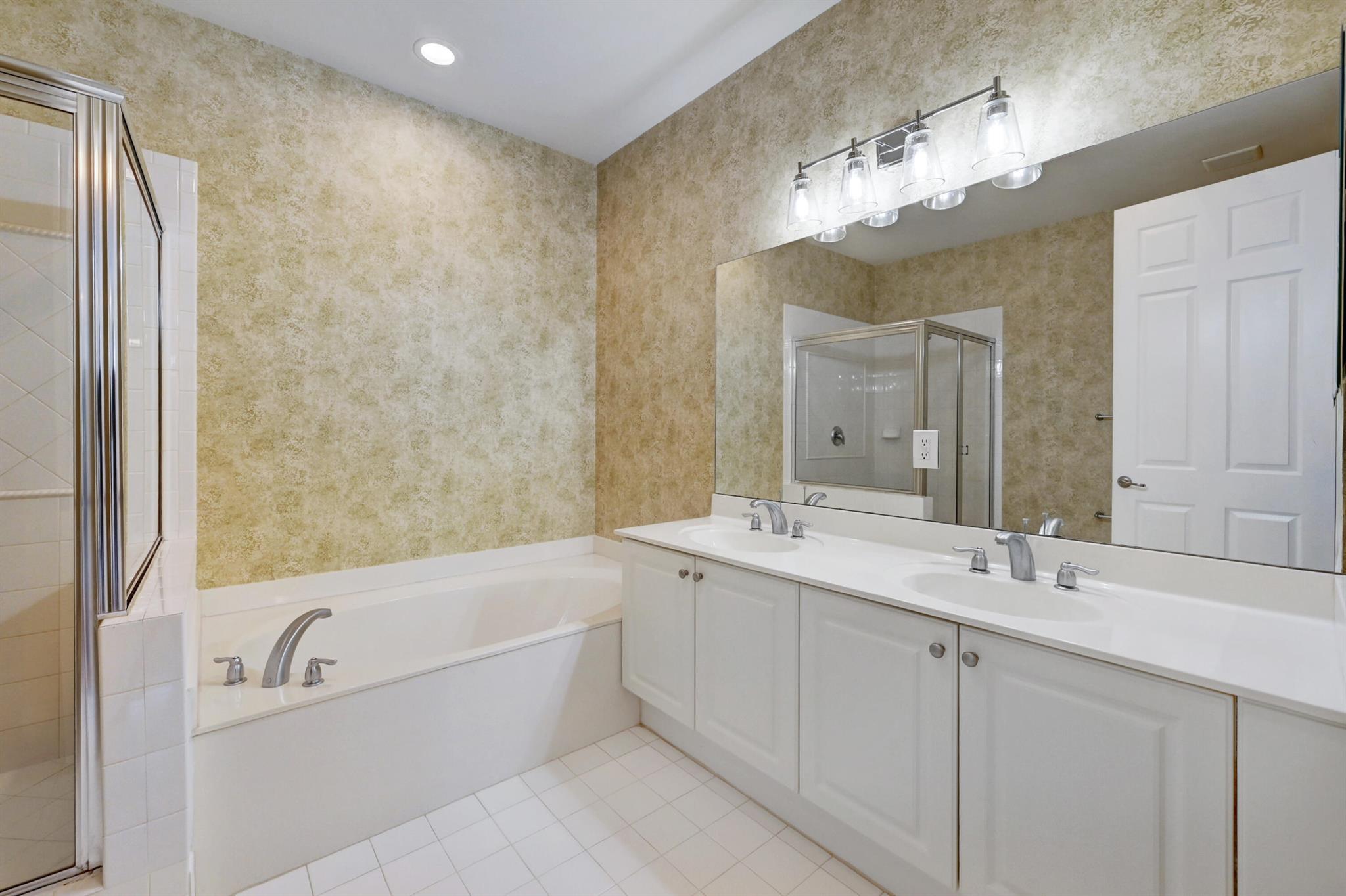 106 S Longport Circle 14a