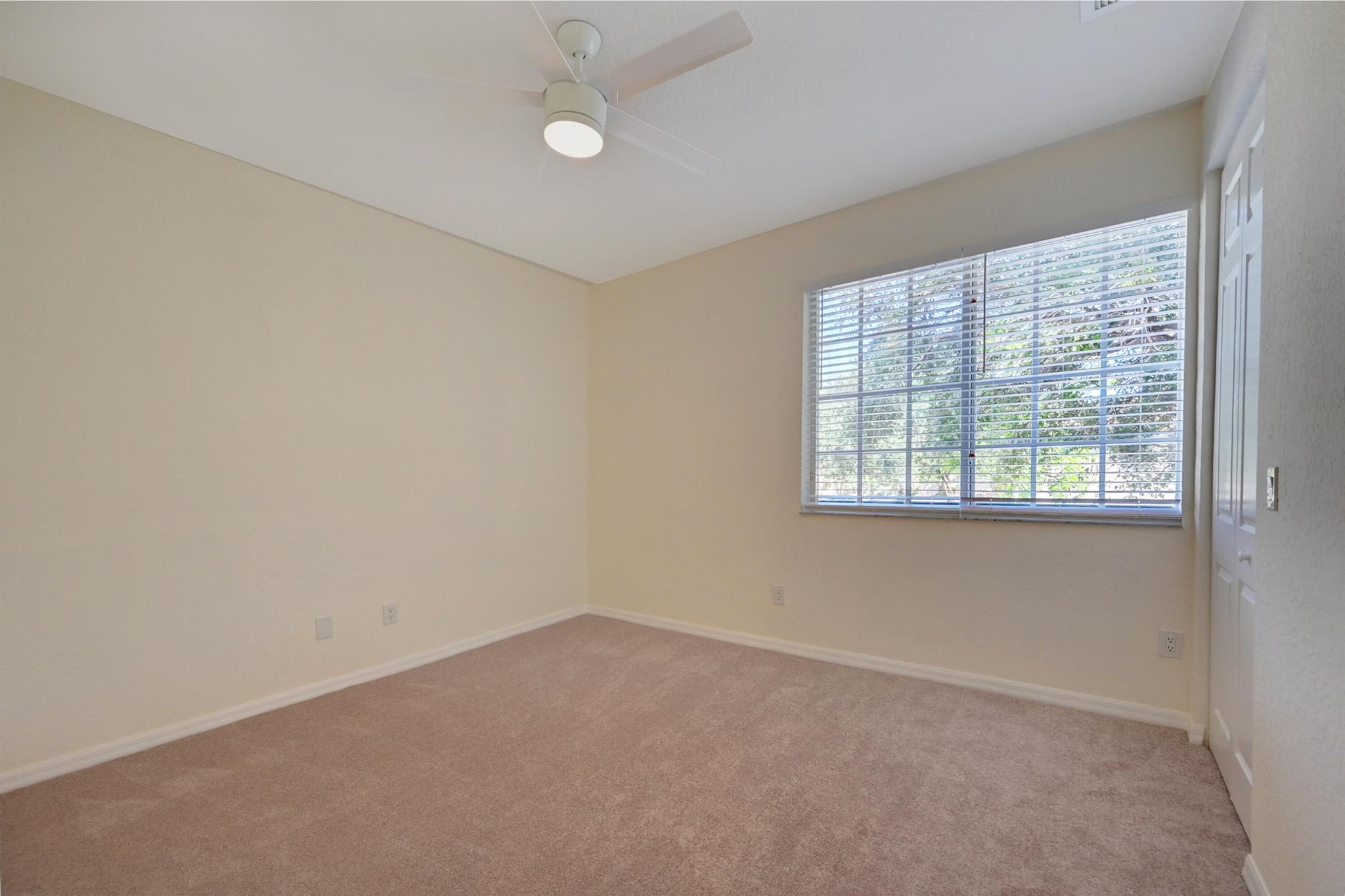 106 S Longport Circle 14a