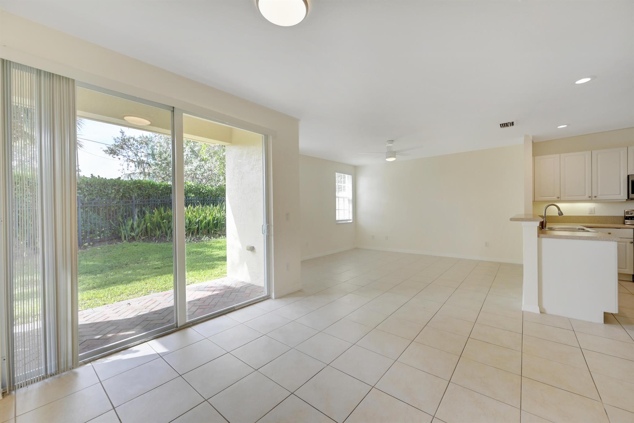 106 S Longport Circle 14a