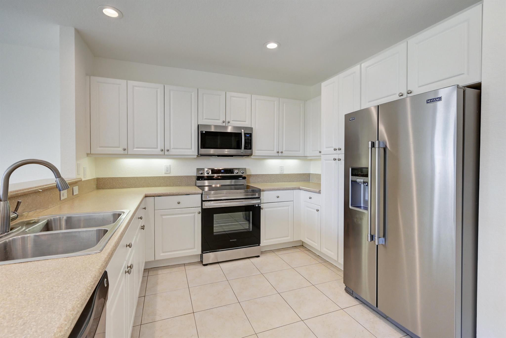 106 S Longport Circle 14a