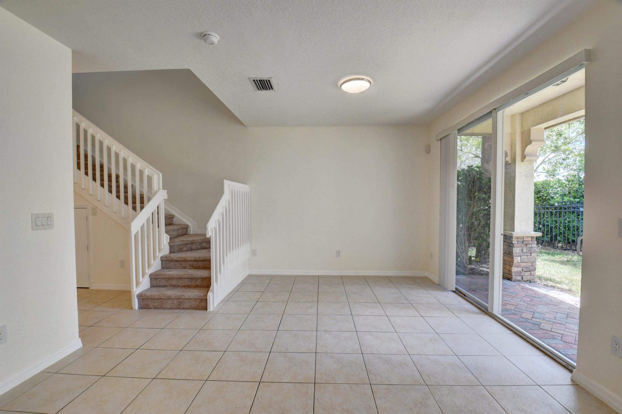 106 S Longport Circle 14a