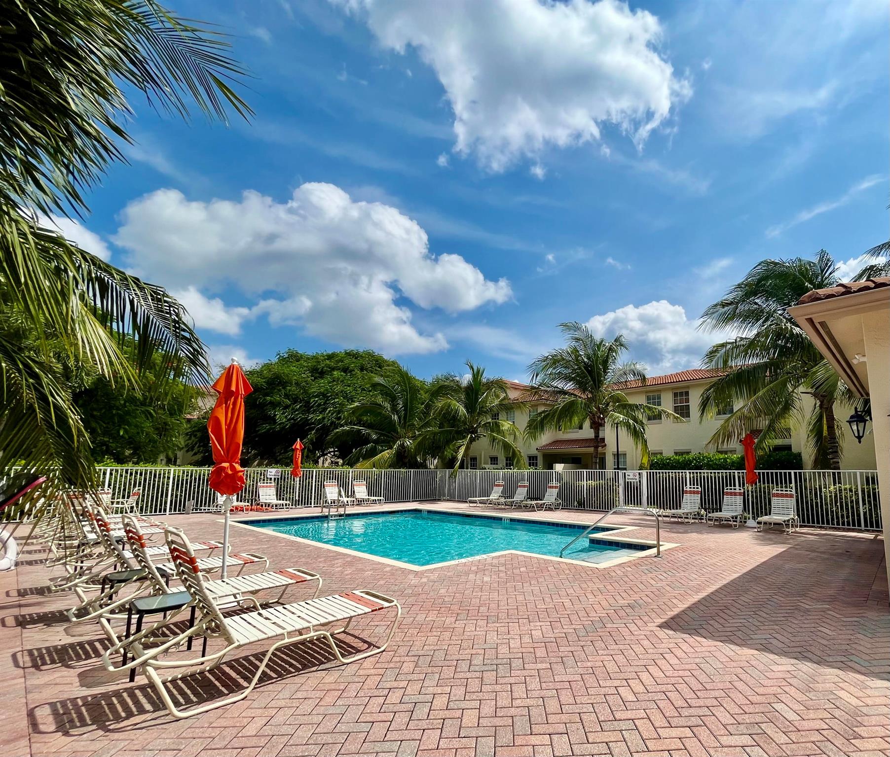 106 S Longport Circle 14a