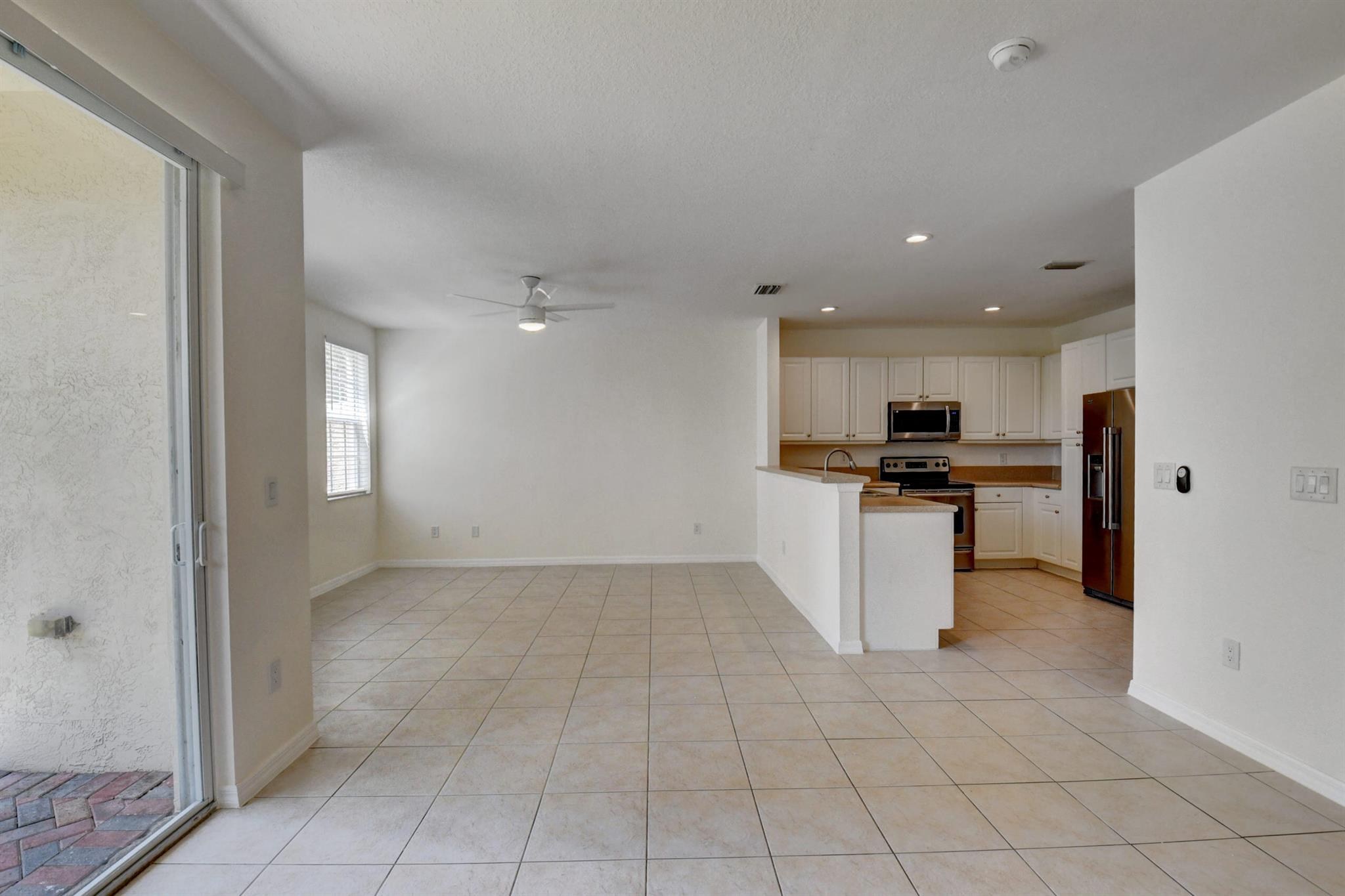 106 S Longport Circle 14a