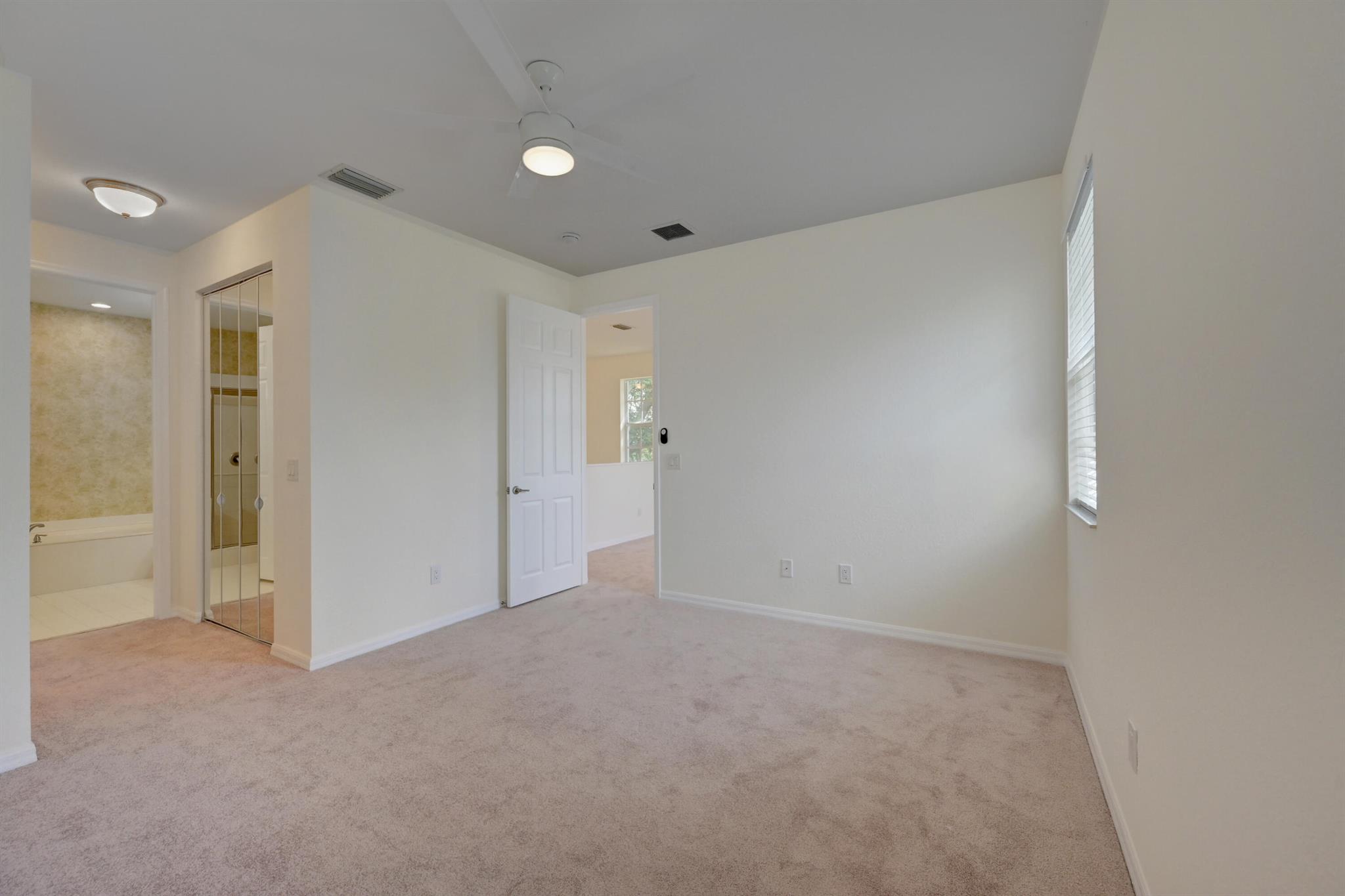 106 S Longport Circle 14a