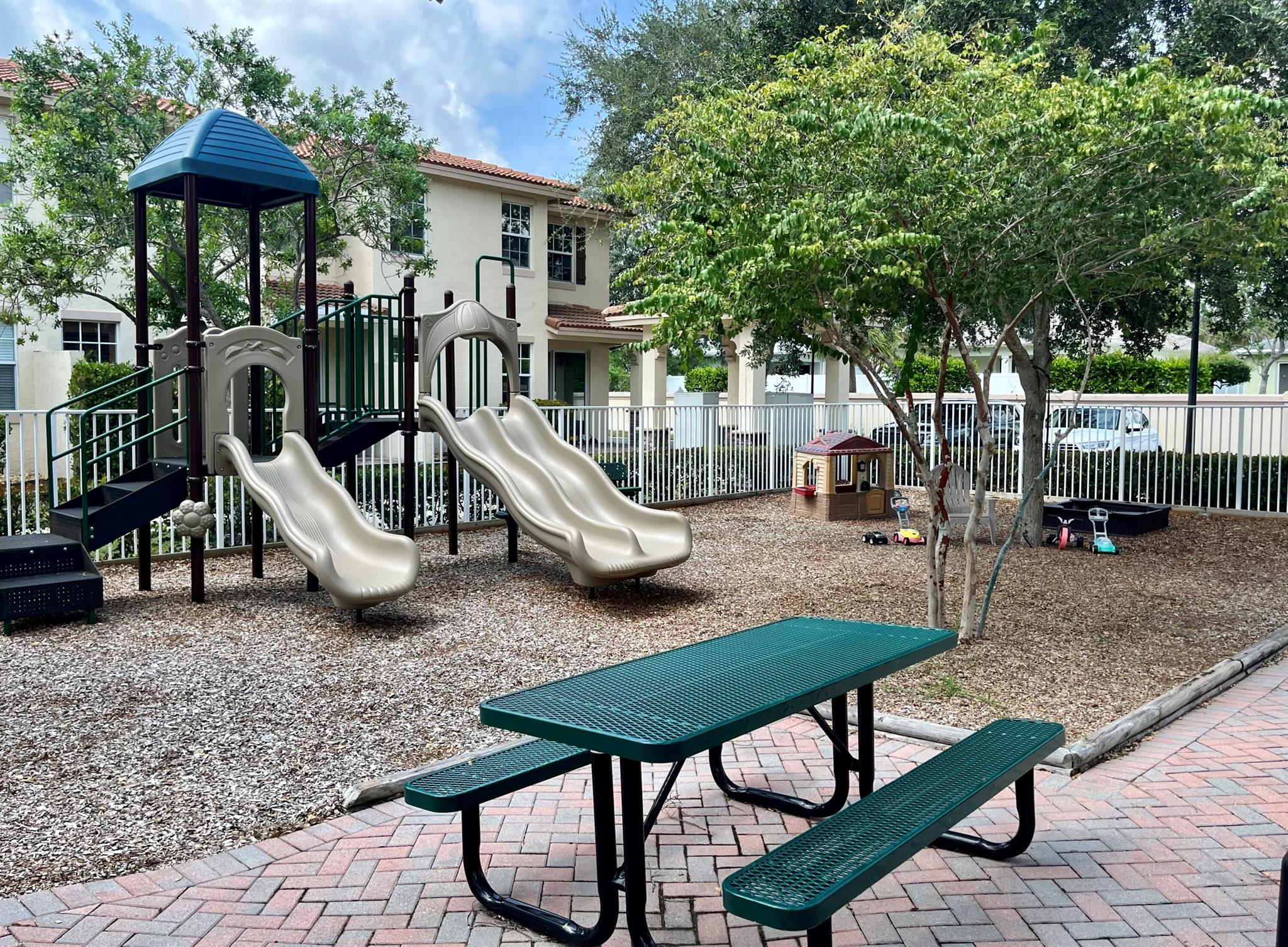 106 S Longport Circle 14a