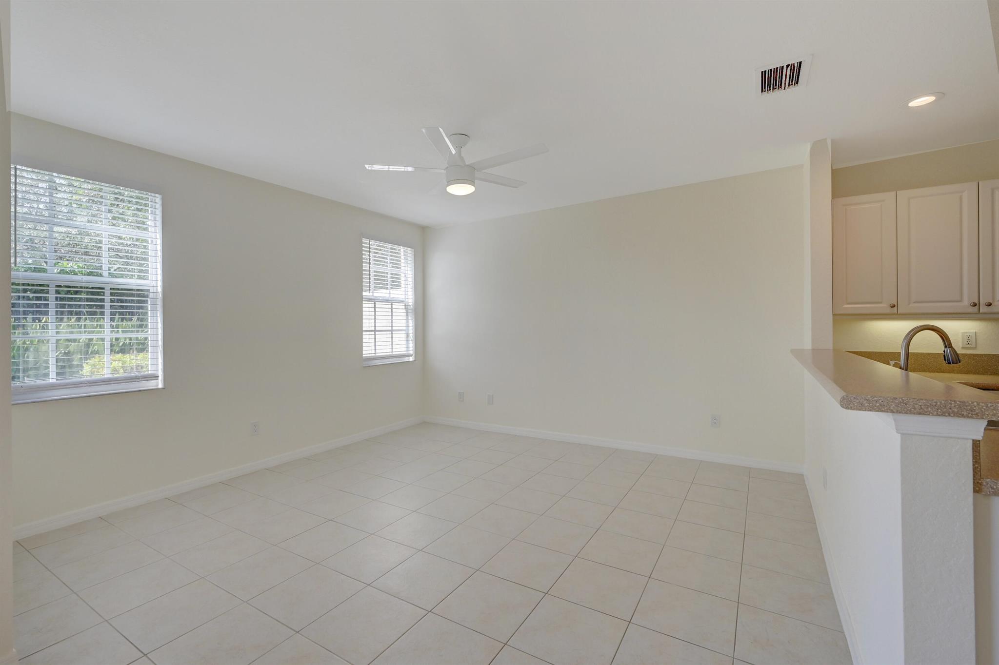 106 S Longport Circle 14a