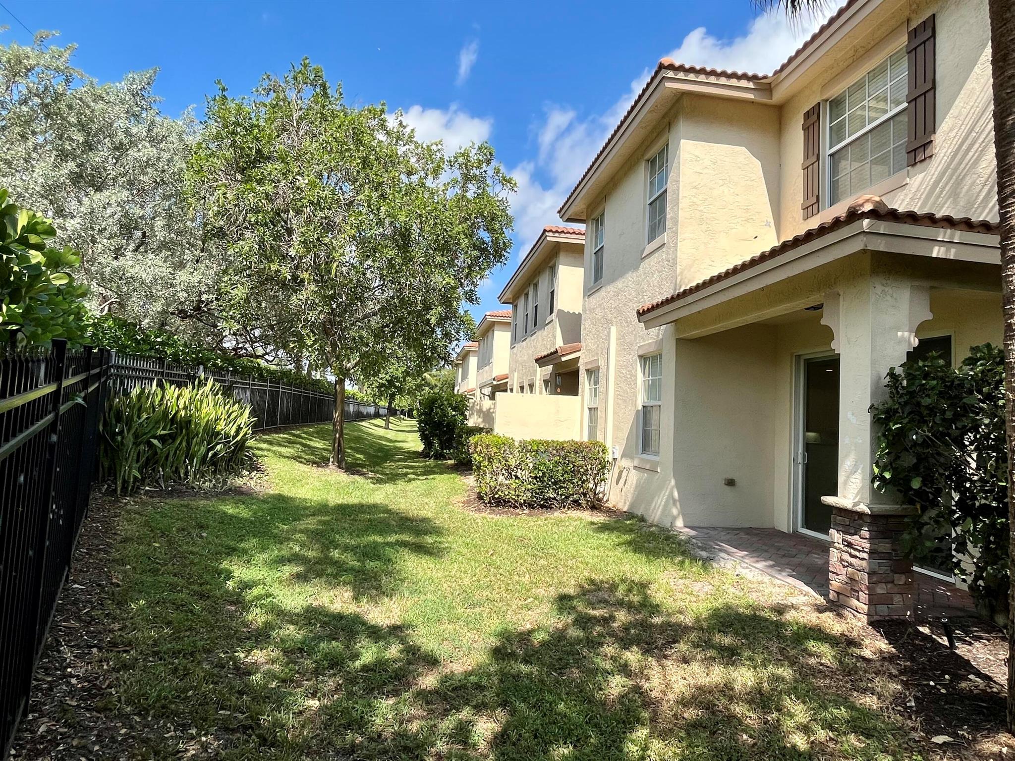 106 S Longport Circle 14a