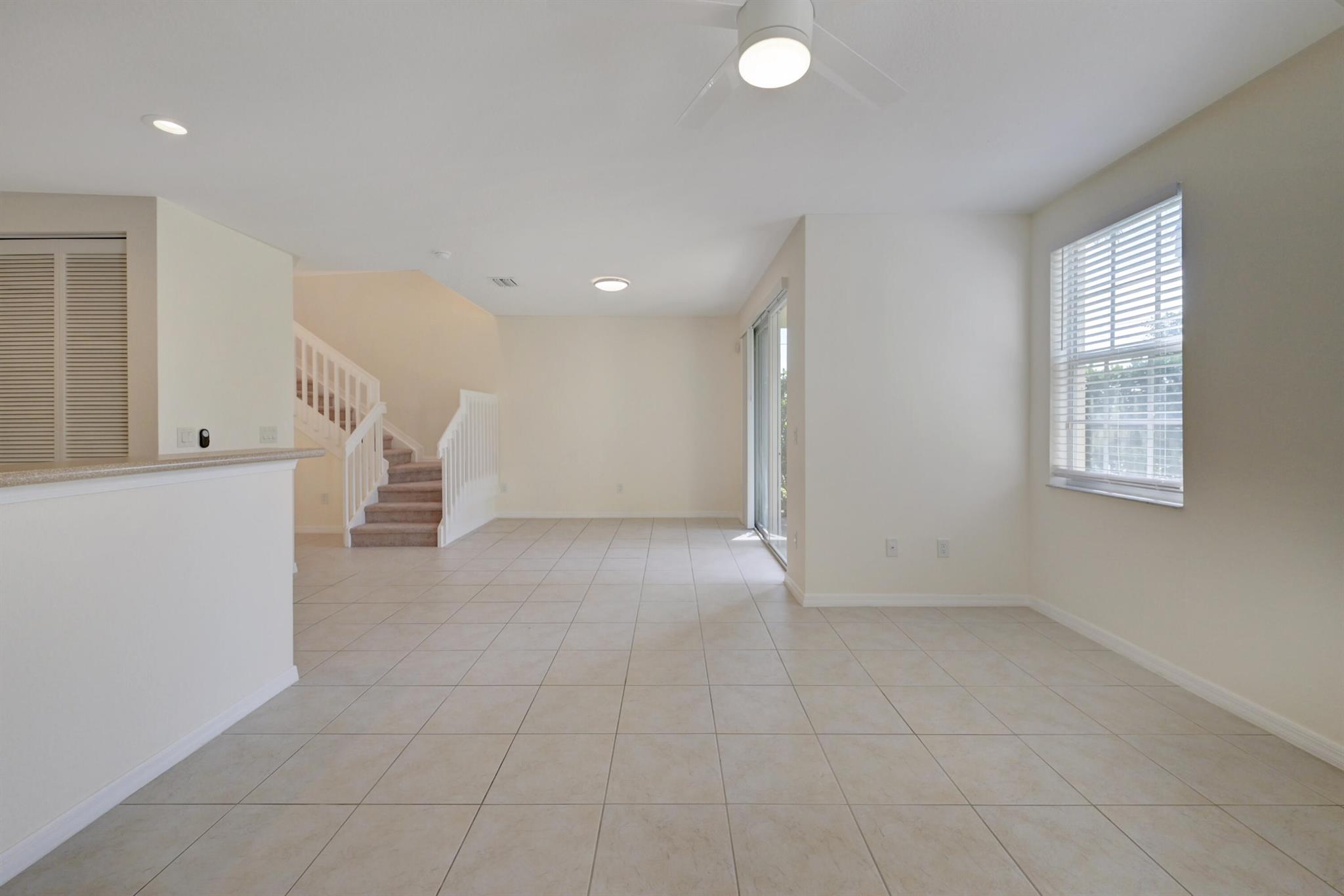 106 S Longport Circle 14a