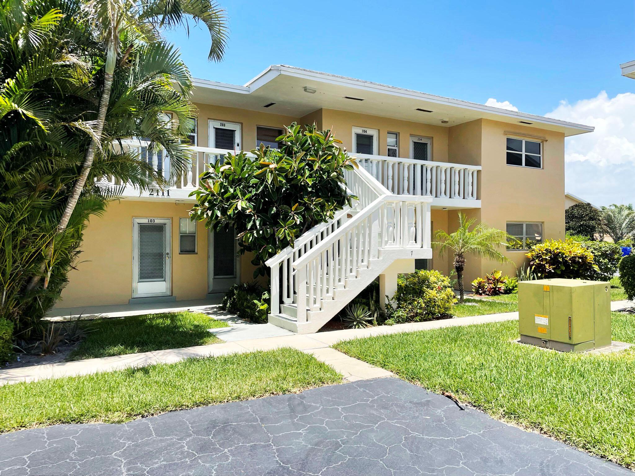 2111 NE 1st Court 204