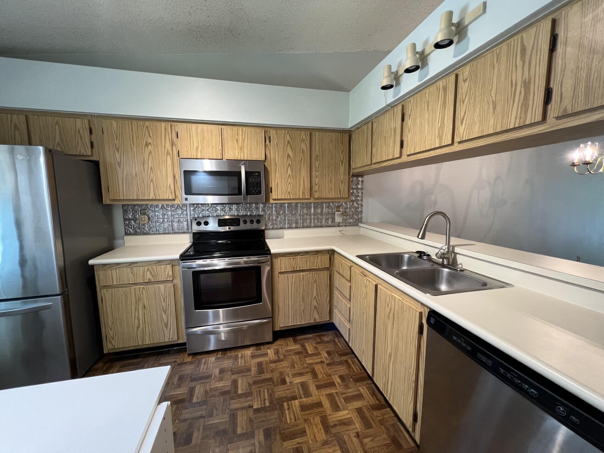 1601 Sabal Ridge Circle 16-F