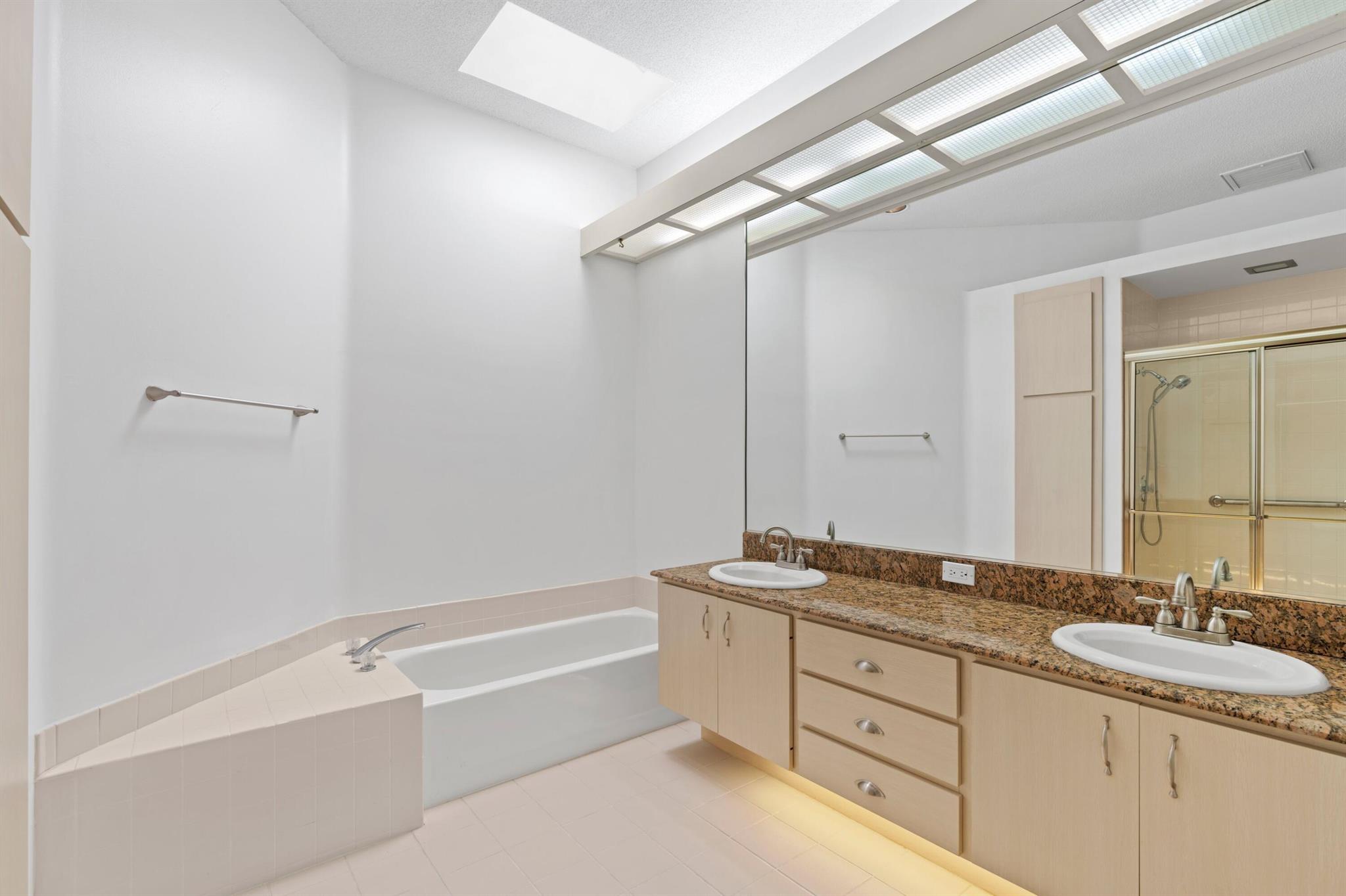 7469 SE Marsh Fern Lane