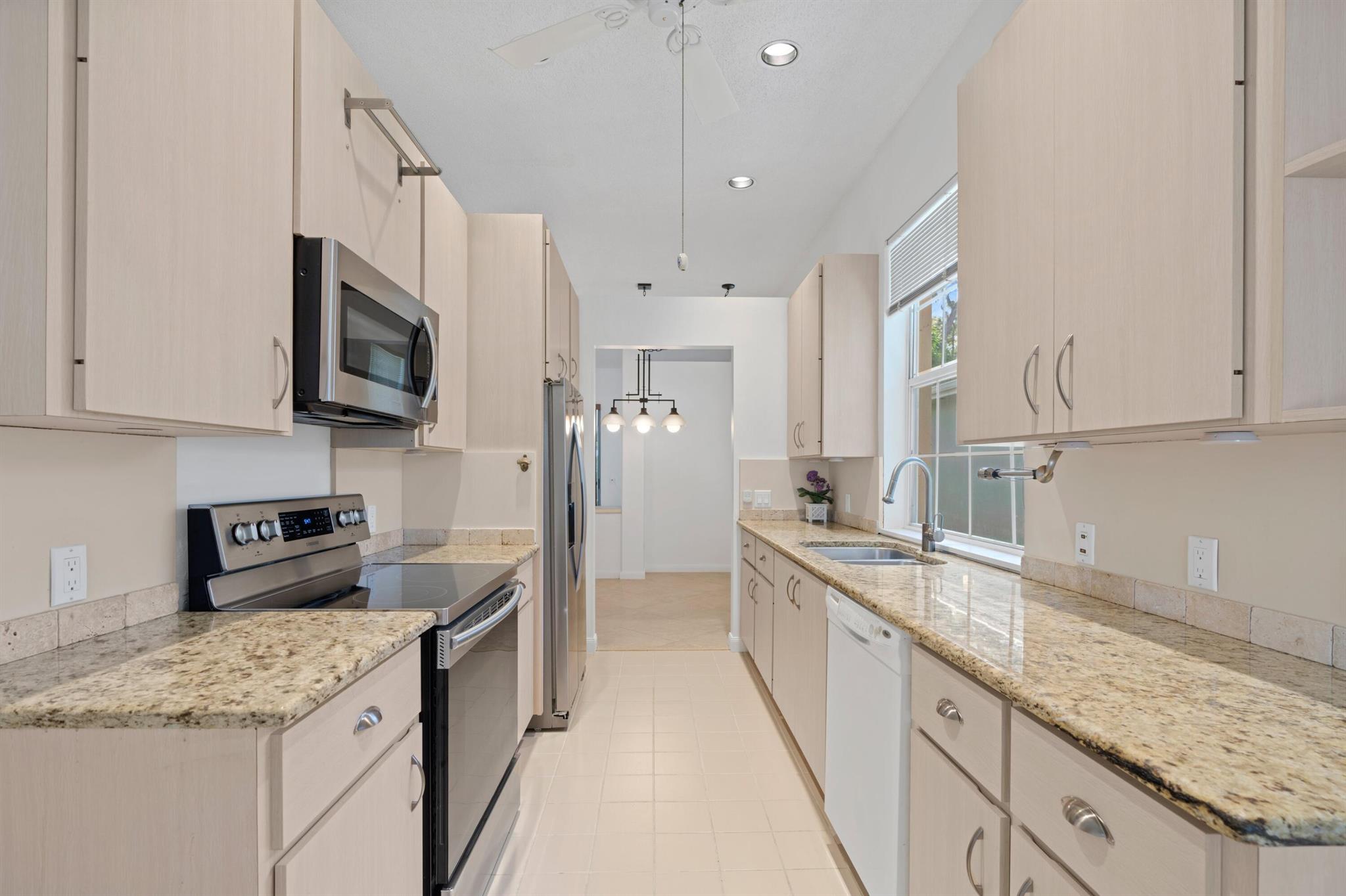 7469 SE Marsh Fern Lane