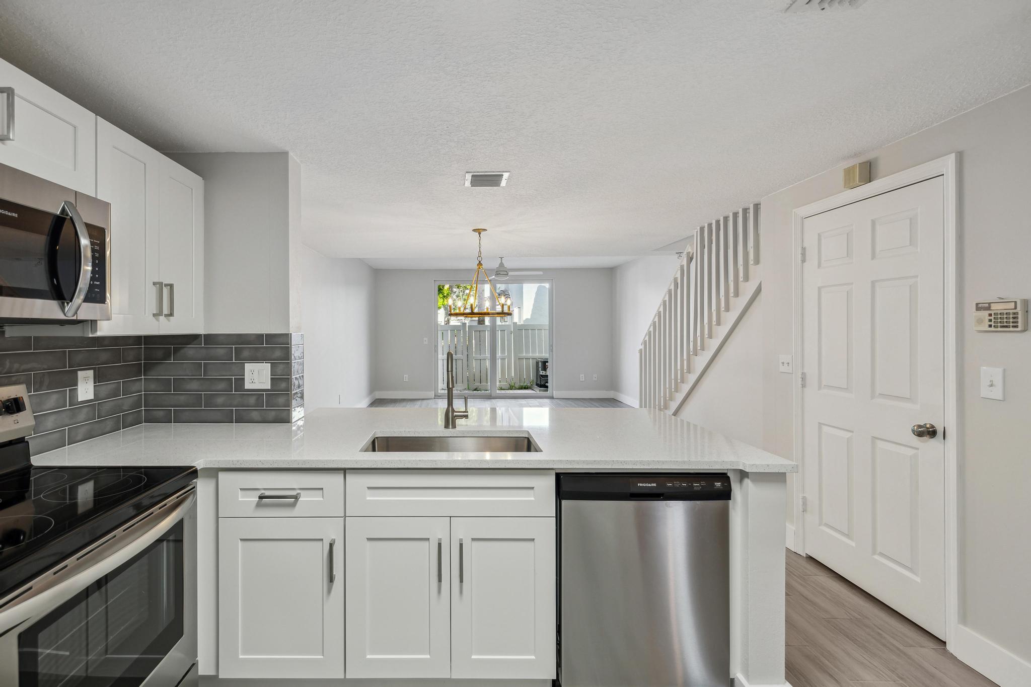 860 E Jeffery Street