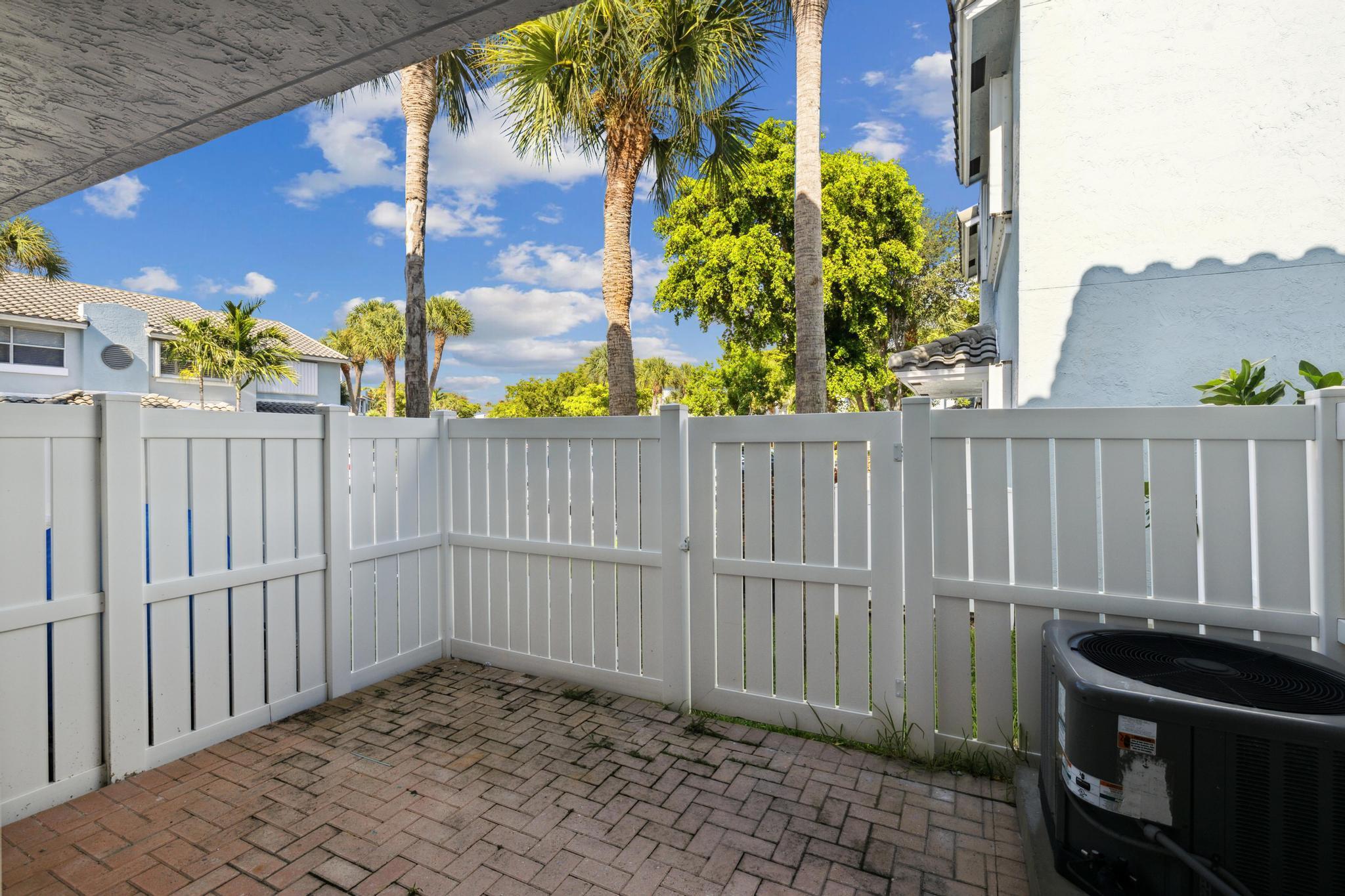 860 E Jeffery Street