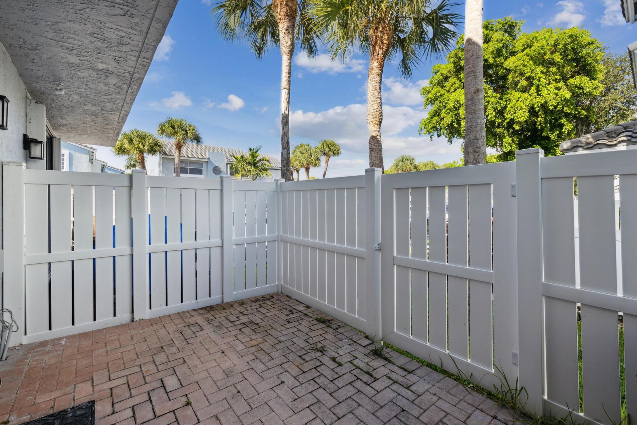 860 E Jeffery Street