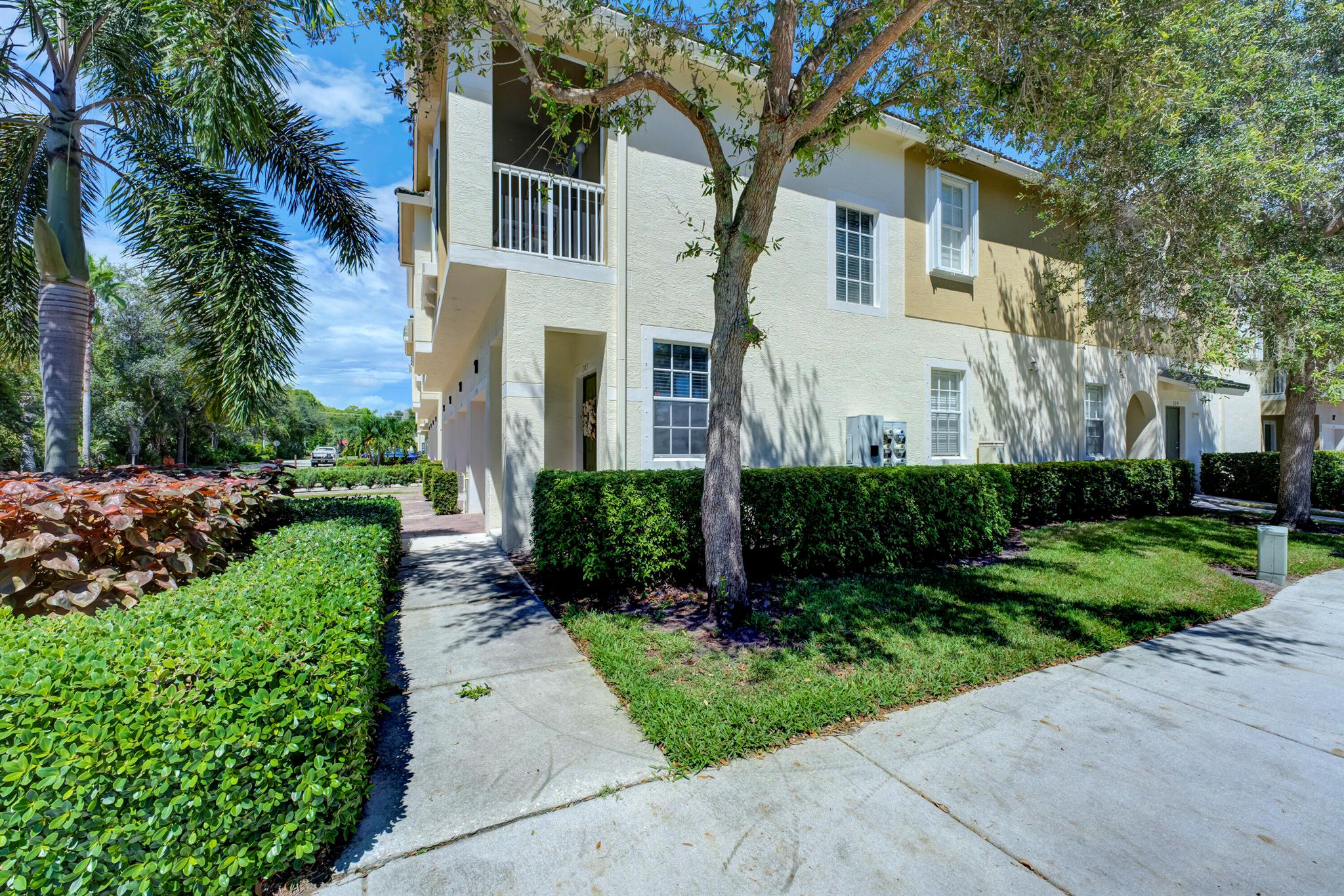 3051 SE Lexington Lakes Drive 203