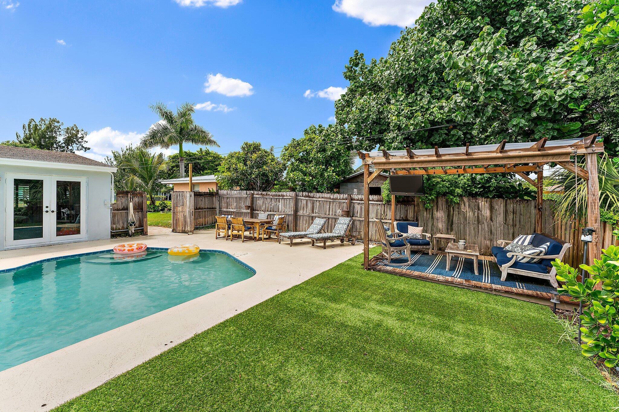 3573 Everglades Road