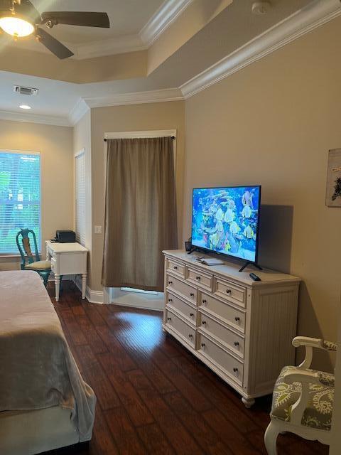 5829 NW Zenith Drive