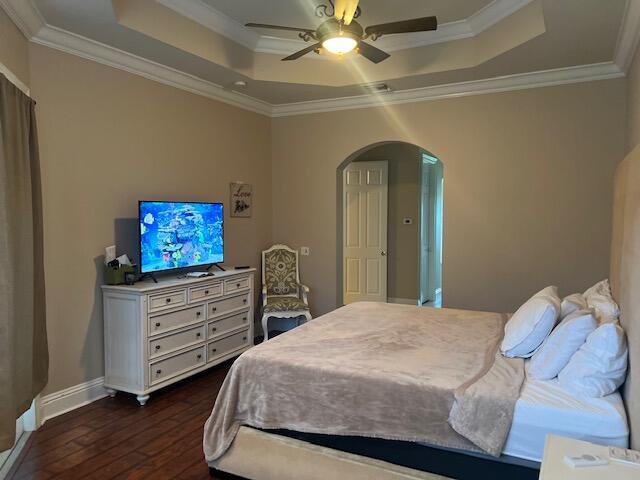 5829 NW Zenith Drive