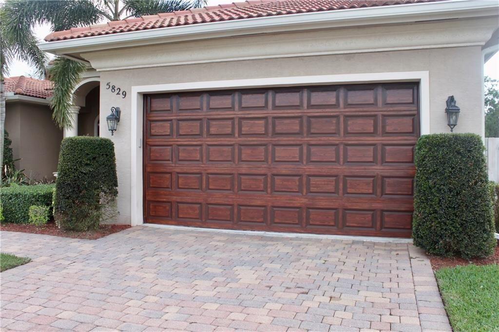 5829 NW Zenith Drive