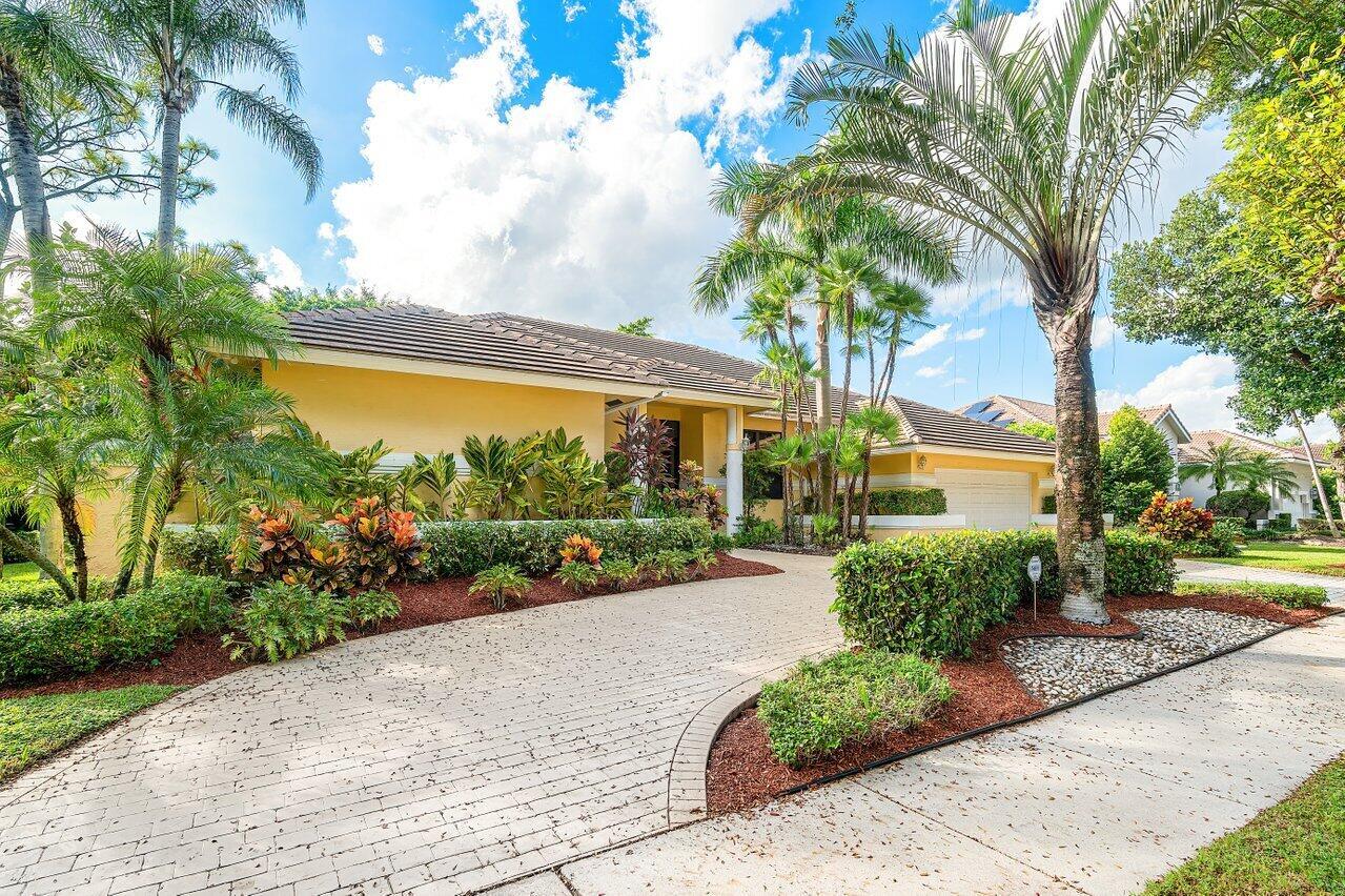 959 Parkside Circle N