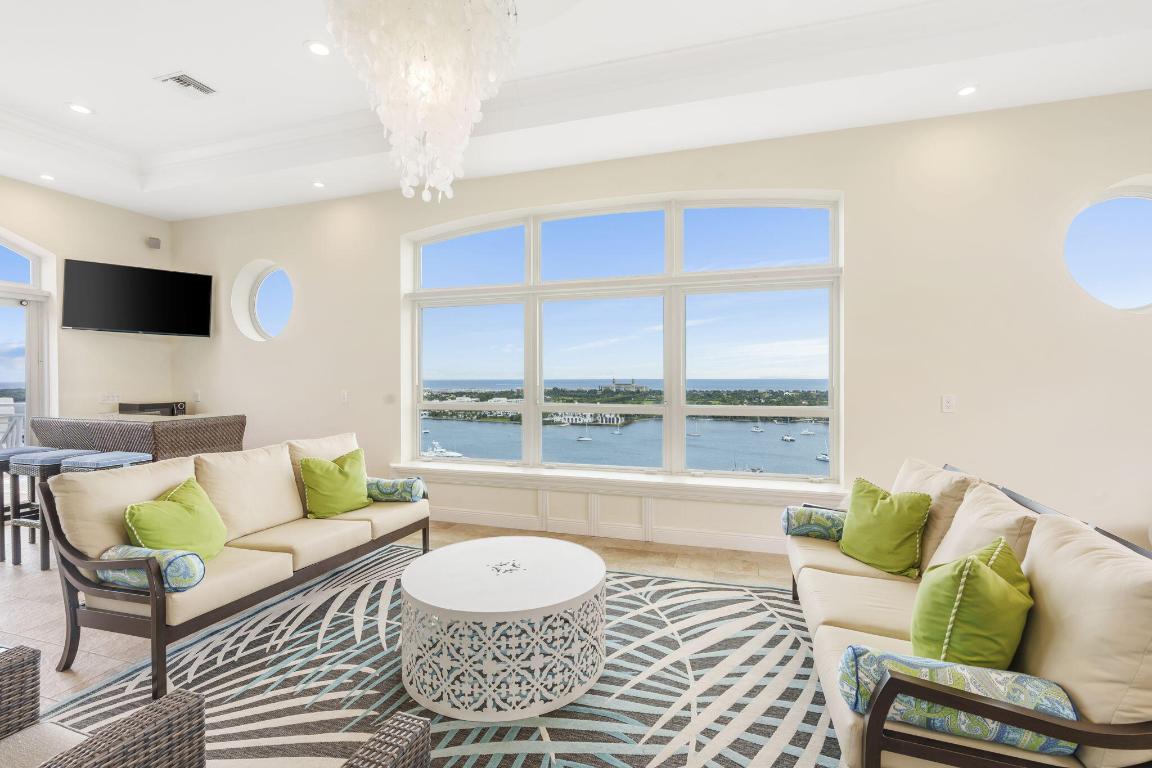 201 S Narcissus Avenue 504