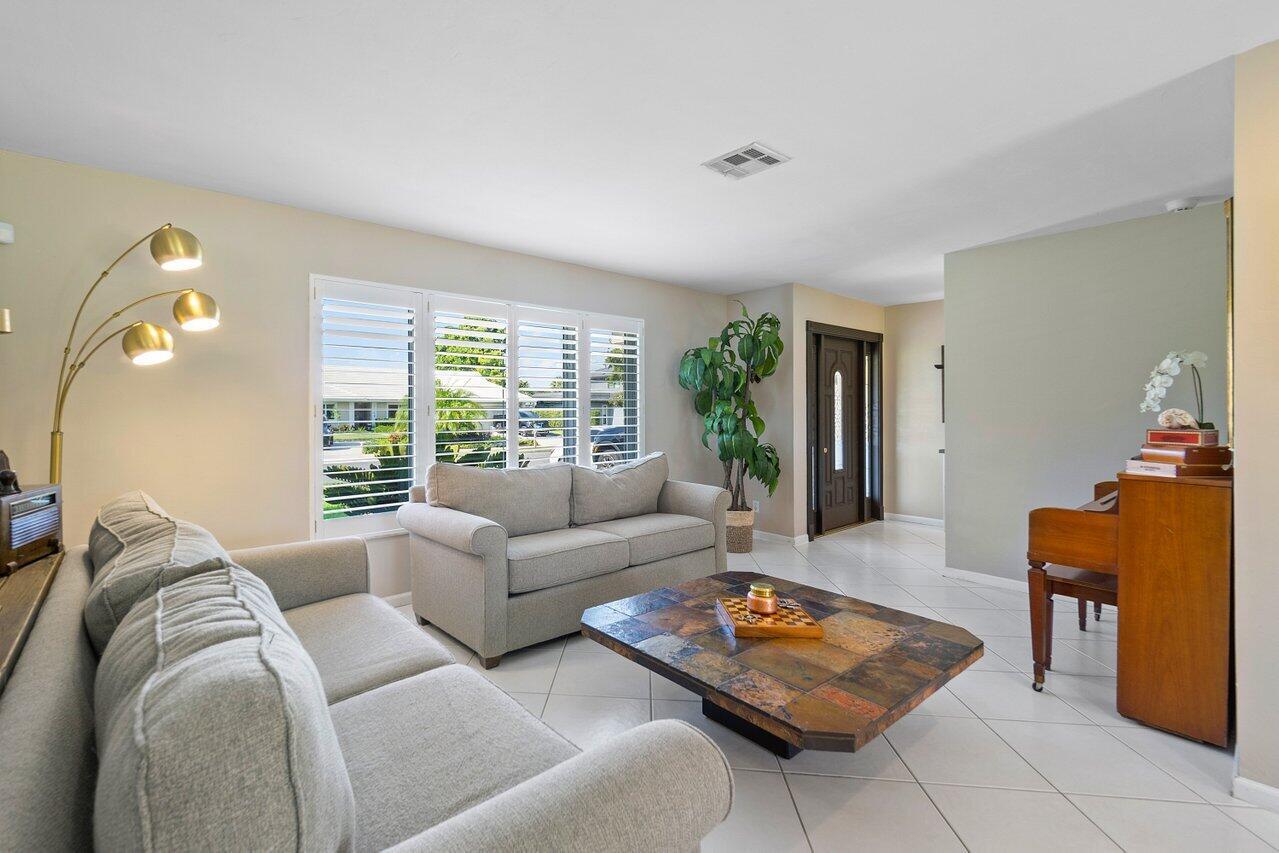 3255 Lakeview Boulevard