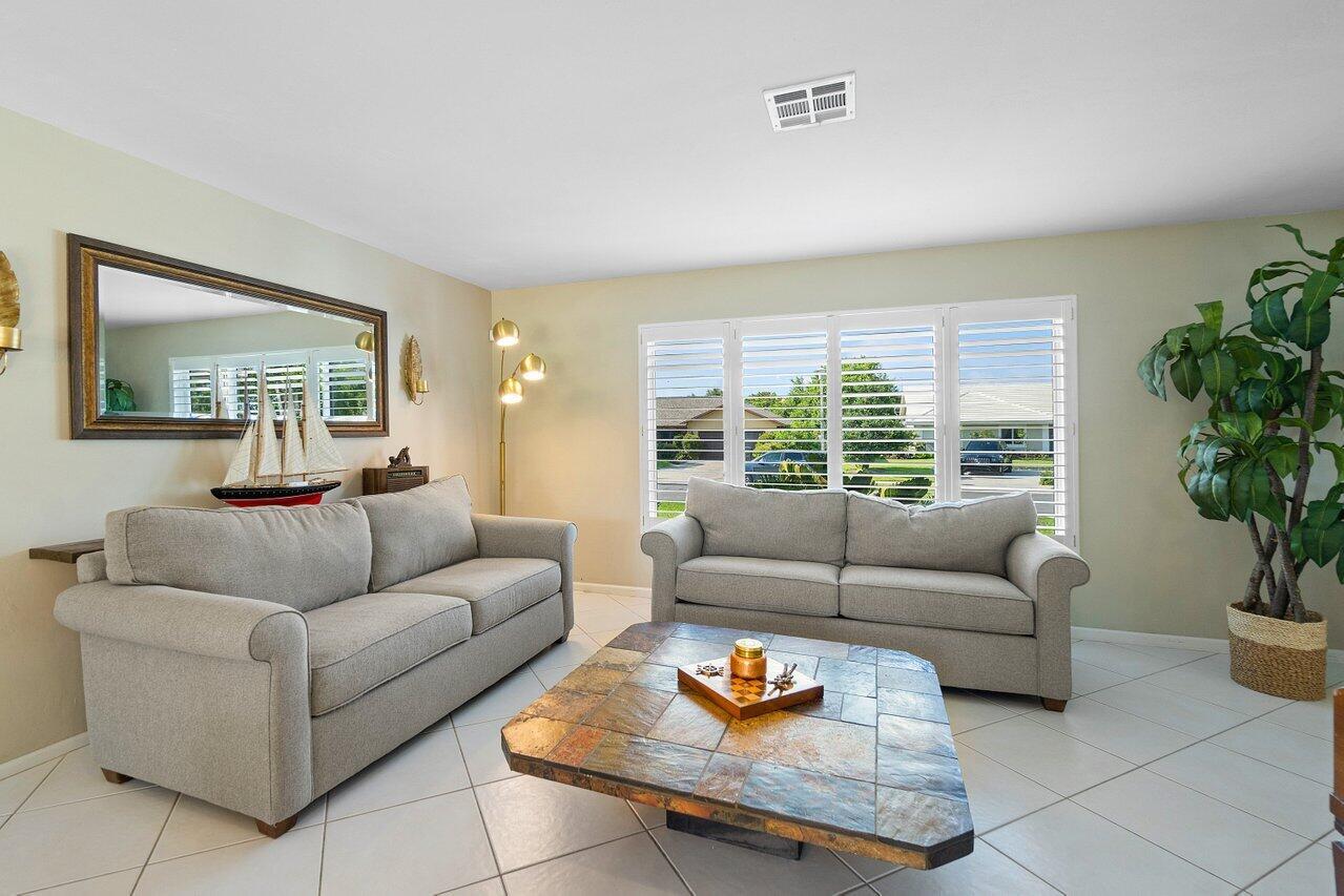 3255 Lakeview Boulevard