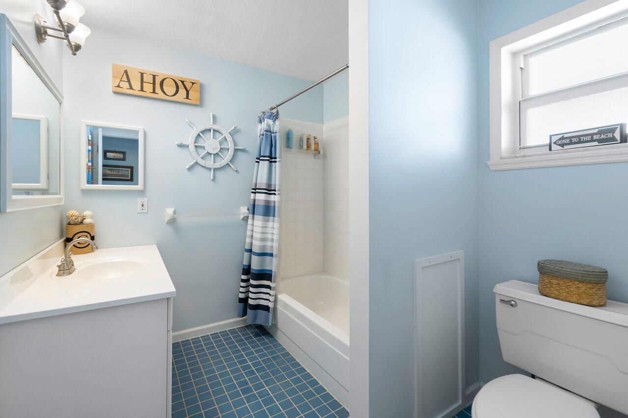 3255 Lakeview Boulevard