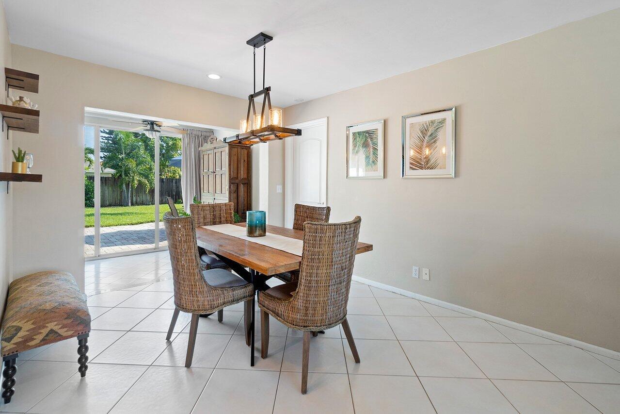 3255 Lakeview Boulevard