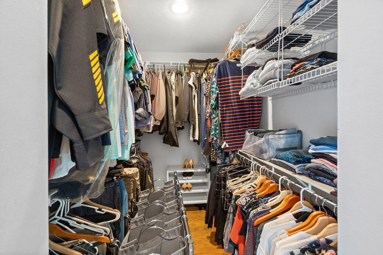 3255 Lakeview Boulevard