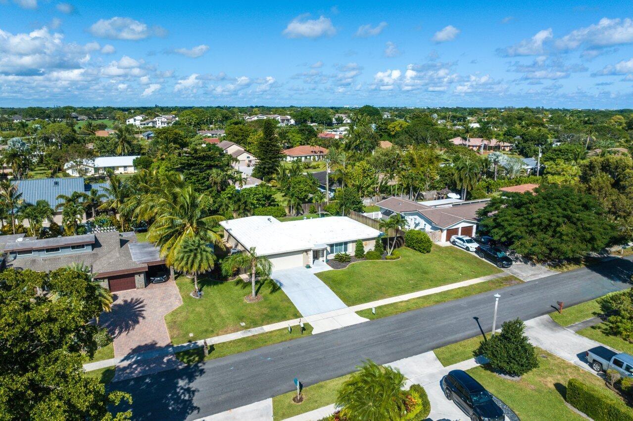 3255 Lakeview Boulevard