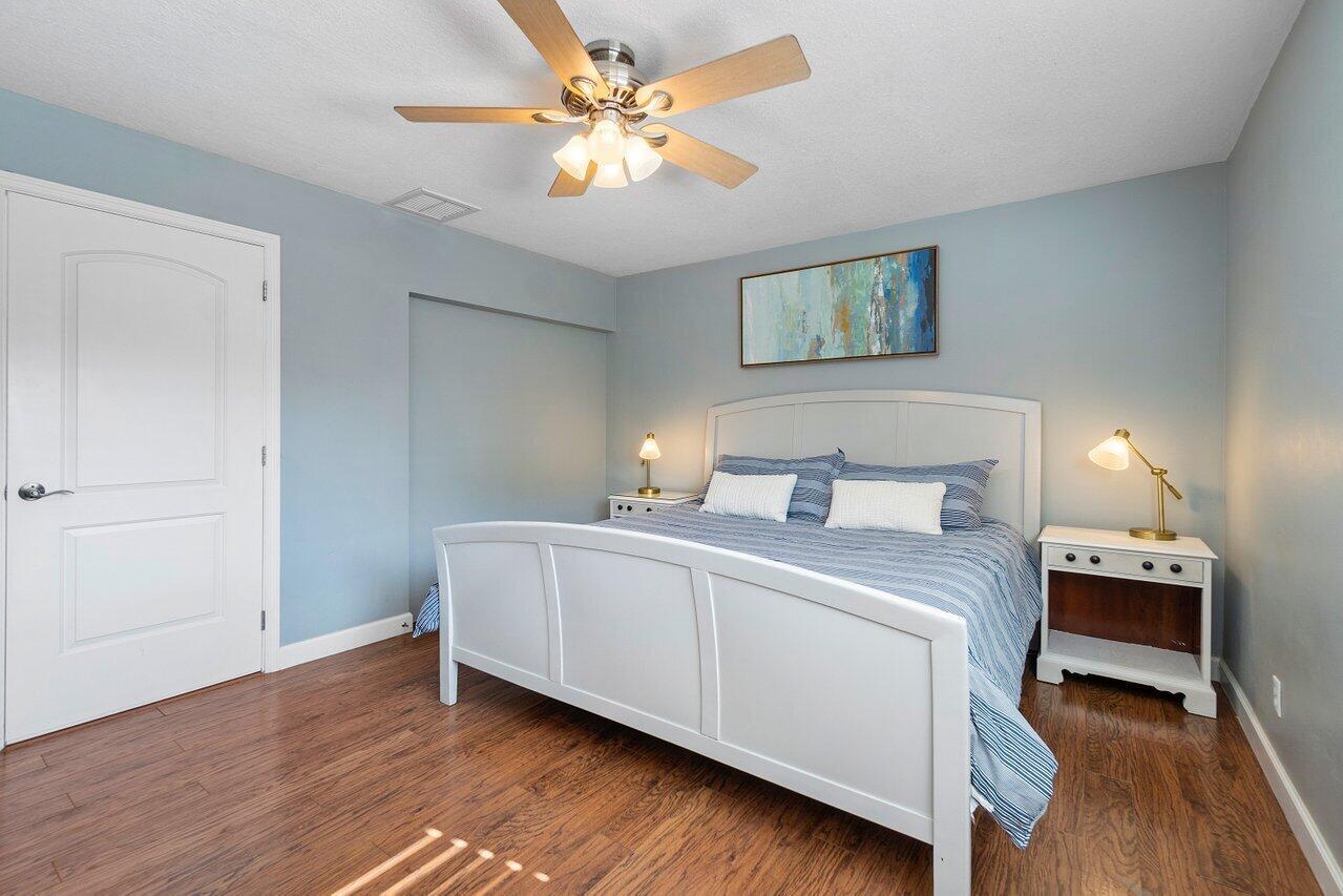 3255 Lakeview Boulevard