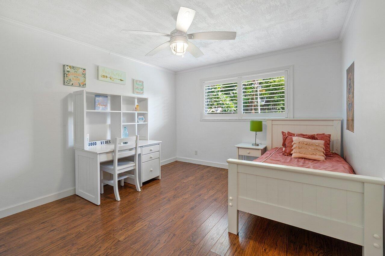 3255 Lakeview Boulevard