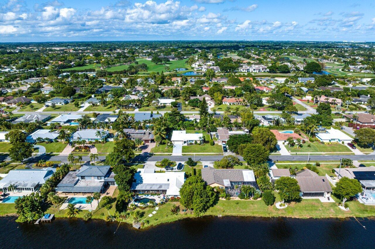 3255 Lakeview Boulevard