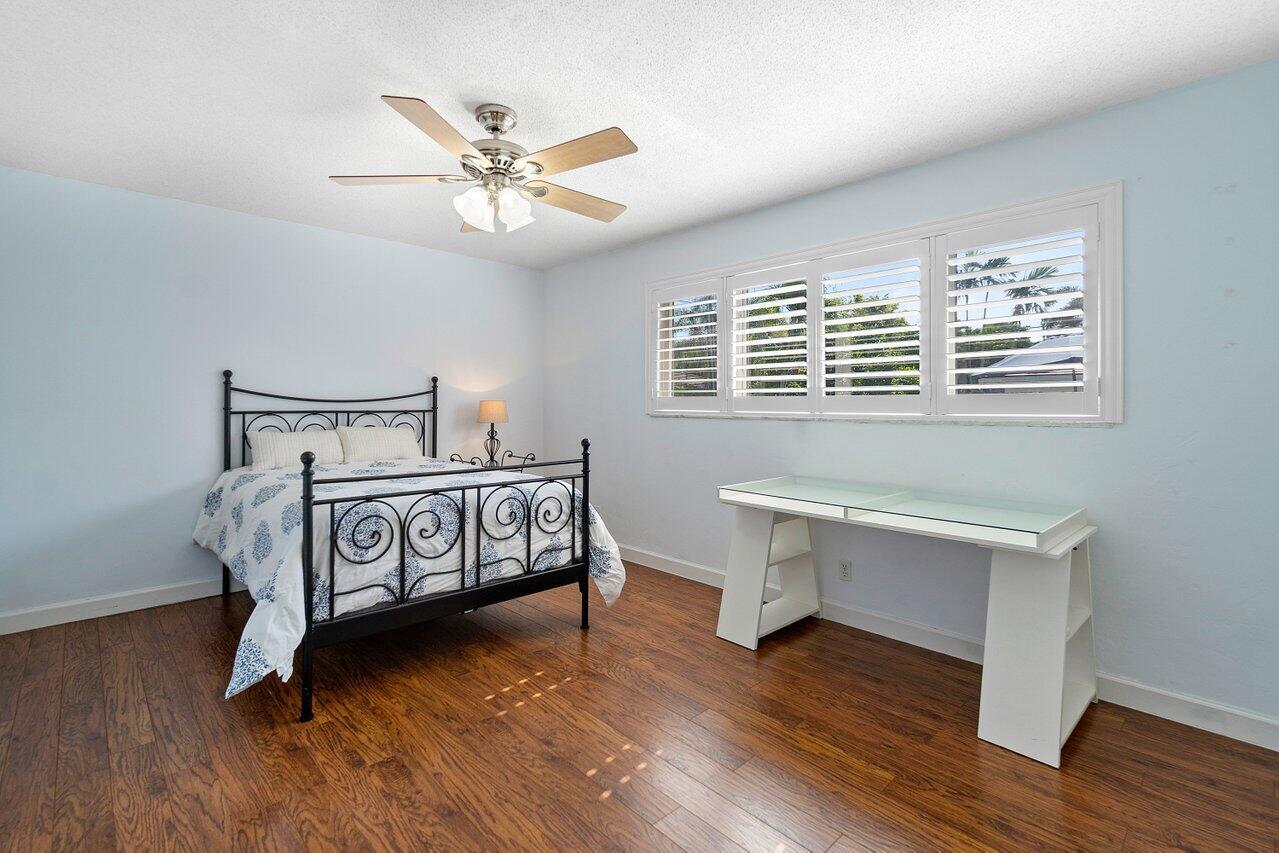 3255 Lakeview Boulevard