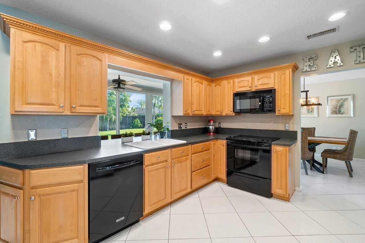 3255 Lakeview Boulevard