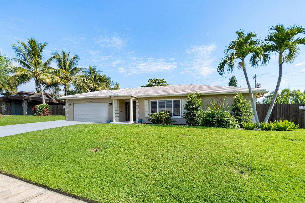 3255 Lakeview Boulevard