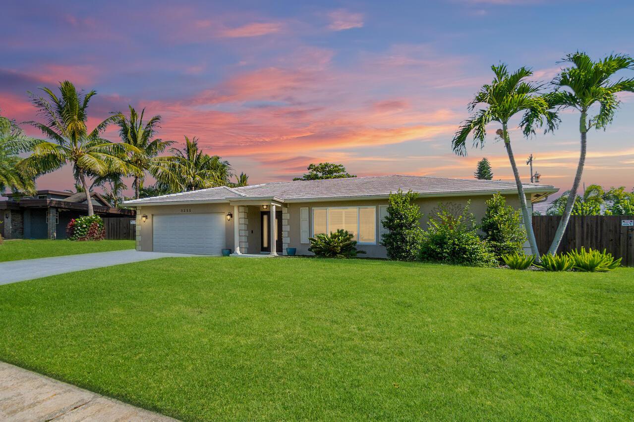 3255 Lakeview Boulevard