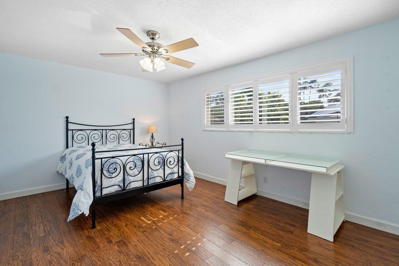 3255 Lakeview Boulevard