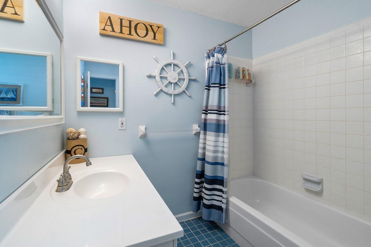 3255 Lakeview Boulevard