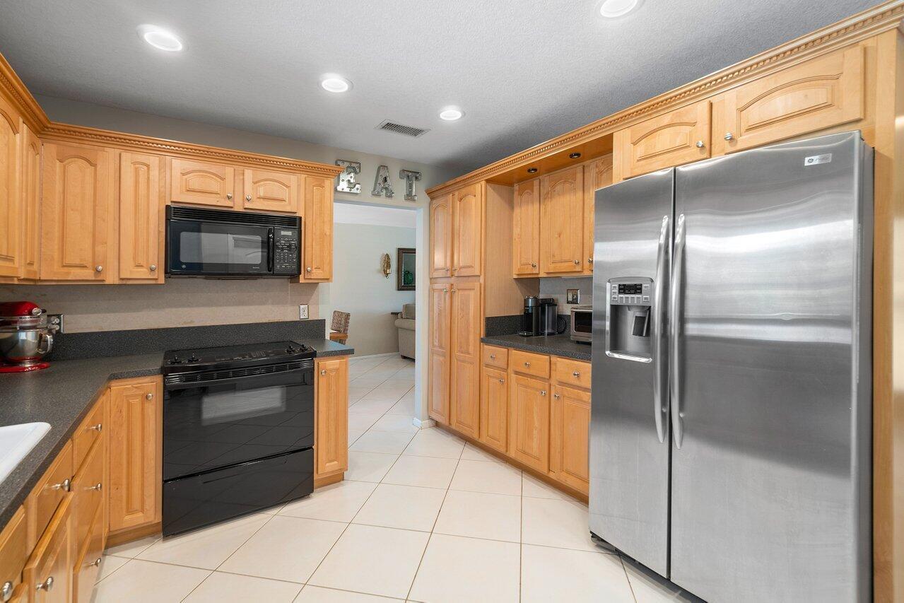 3255 Lakeview Boulevard