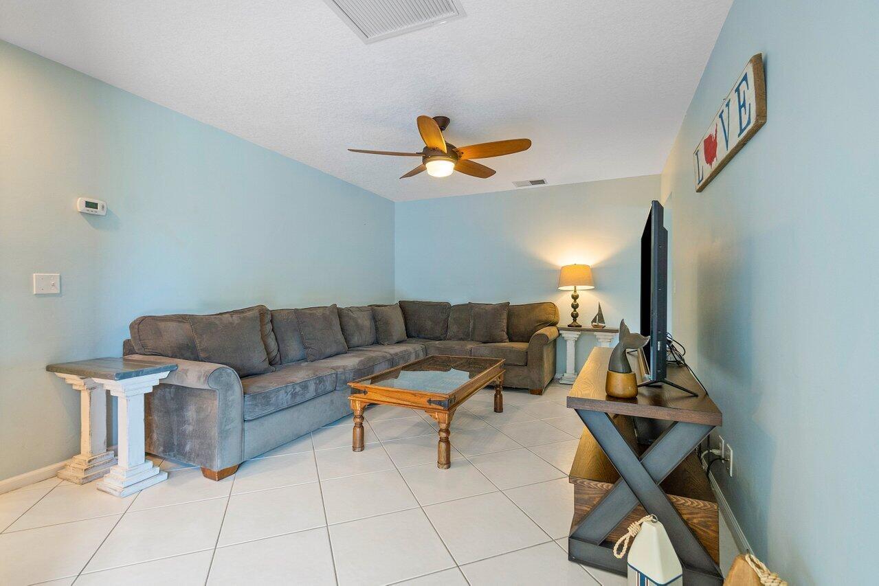 3255 Lakeview Boulevard